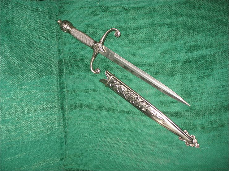 Picture Of Silver Sword Weapon